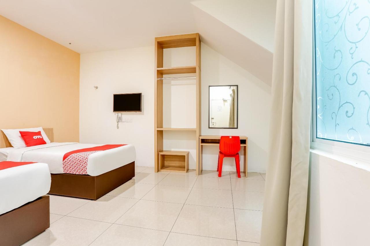 Oyo 89677 Sunflower Hotel Серембан Екстер'єр фото