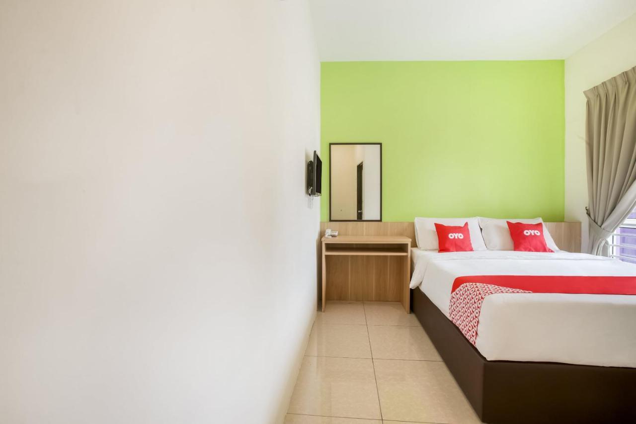 Oyo 89677 Sunflower Hotel Серембан Екстер'єр фото