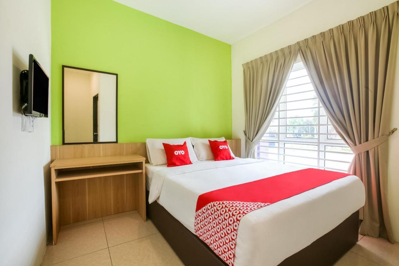 Oyo 89677 Sunflower Hotel Серембан Екстер'єр фото