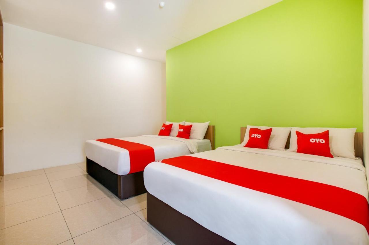 Oyo 89677 Sunflower Hotel Серембан Екстер'єр фото