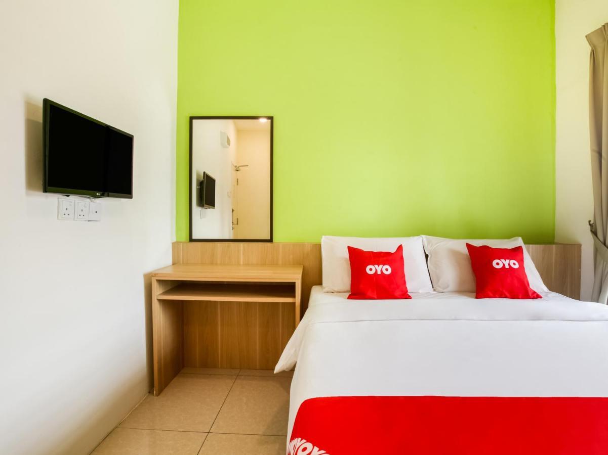 Oyo 89677 Sunflower Hotel Серембан Екстер'єр фото