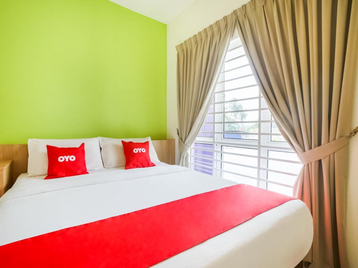 Oyo 89677 Sunflower Hotel Серембан Екстер'єр фото