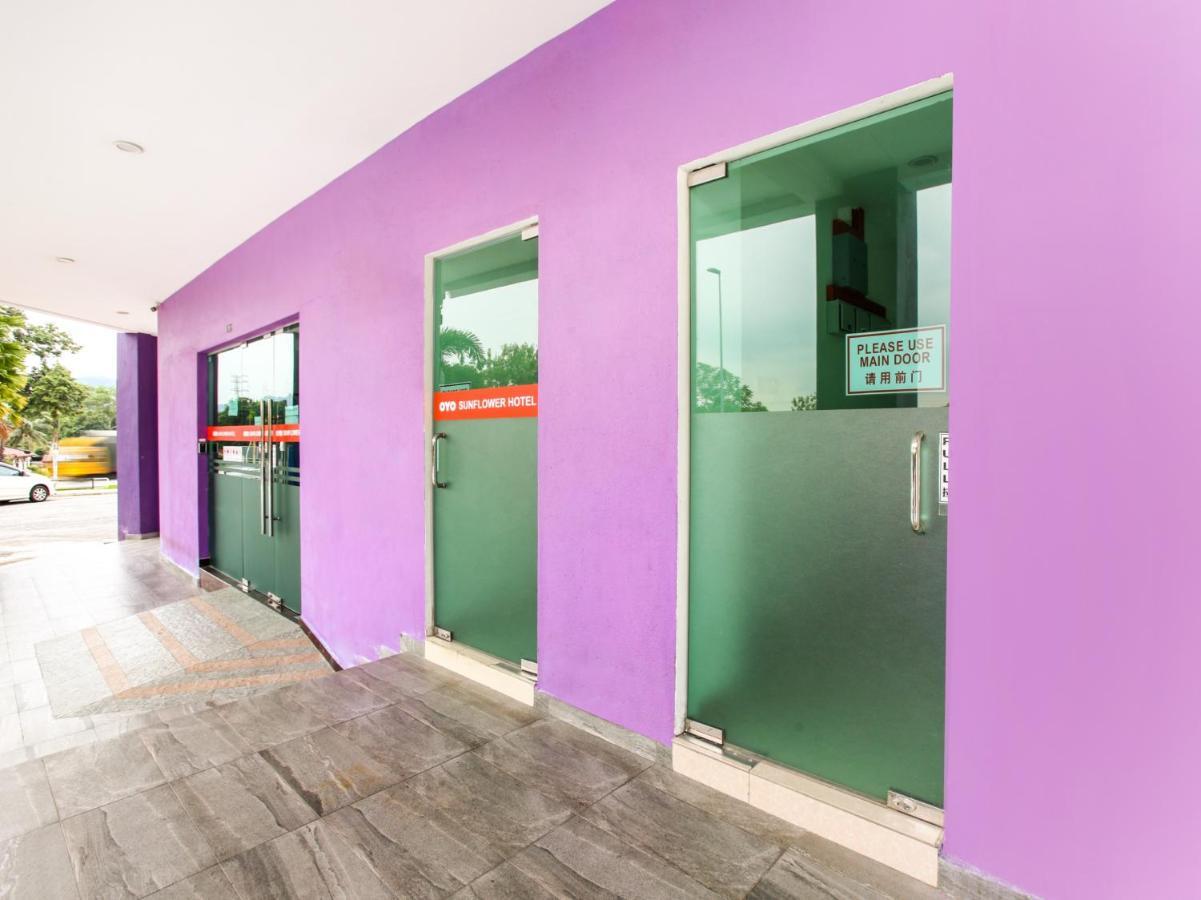 Oyo 89677 Sunflower Hotel Серембан Екстер'єр фото