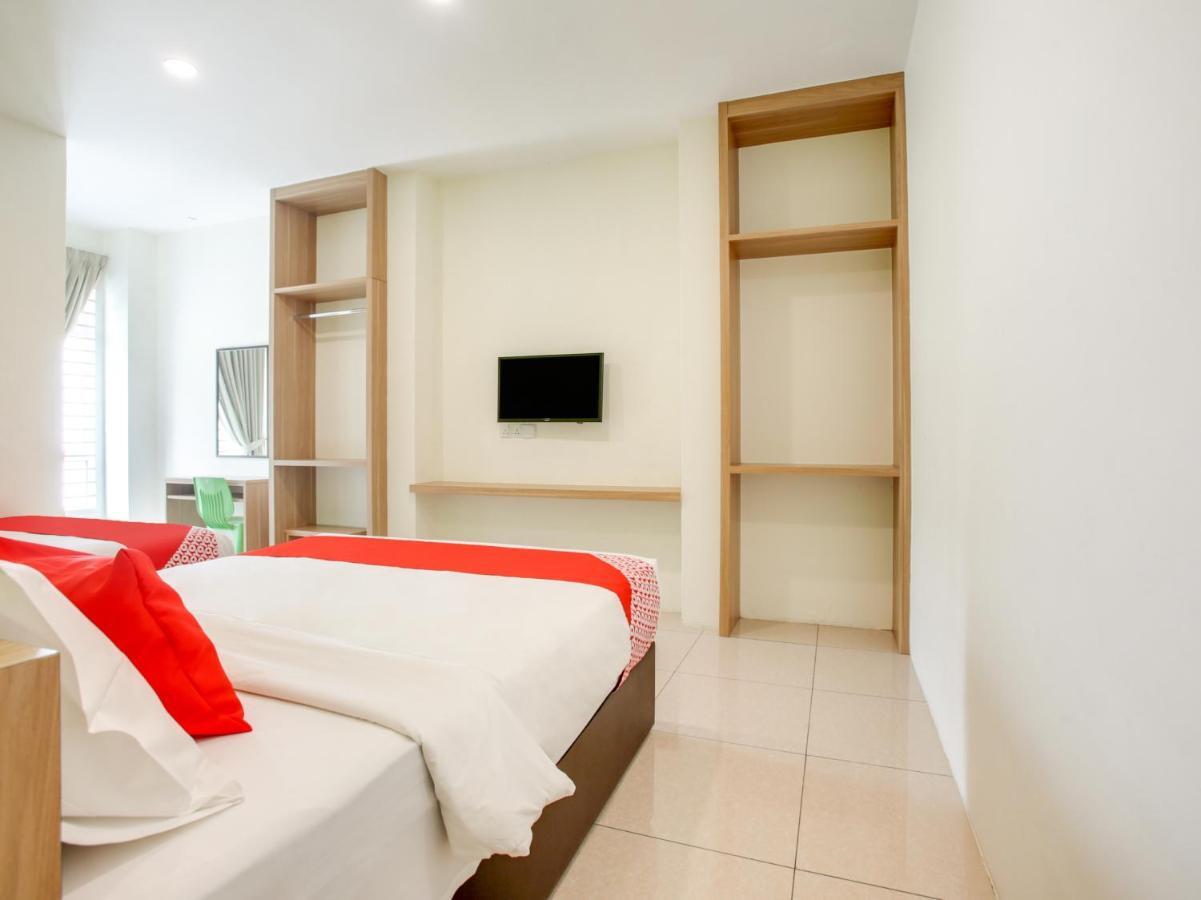 Oyo 89677 Sunflower Hotel Серембан Екстер'єр фото