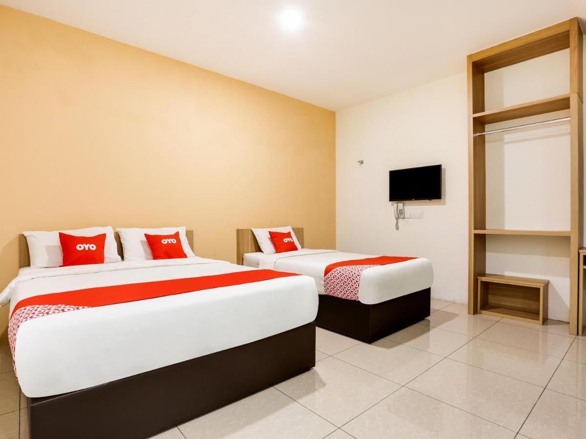 Oyo 89677 Sunflower Hotel Серембан Екстер'єр фото